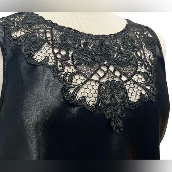 Chic Black Lace Women's Camisole - Picture 3 of 6